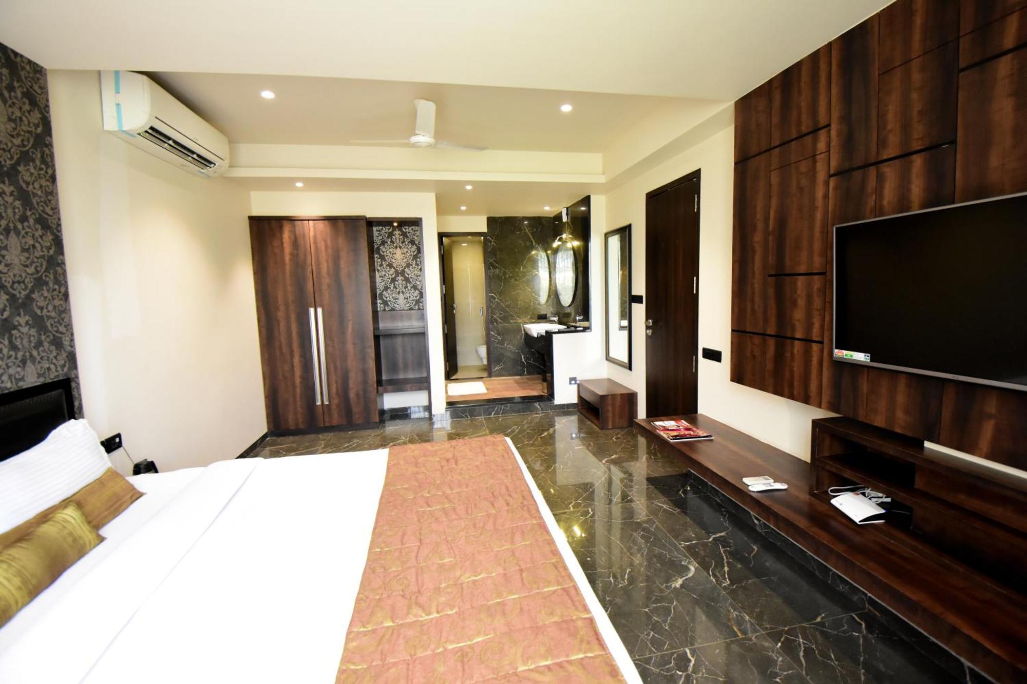 Sentosa Resorts & Water Park Chinchvad Εξωτερικό φωτογραφία