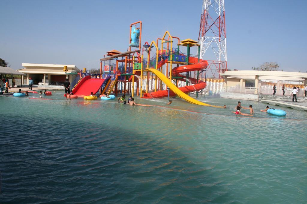 Sentosa Resorts & Water Park Chinchvad Εξωτερικό φωτογραφία